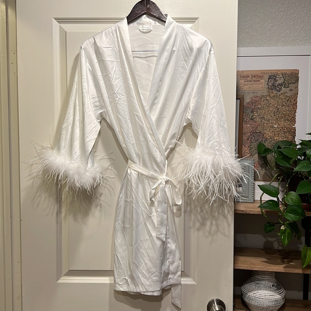 Ivory Feather-Trim Satin Robe & Slip Set - Picture 10 of 11
